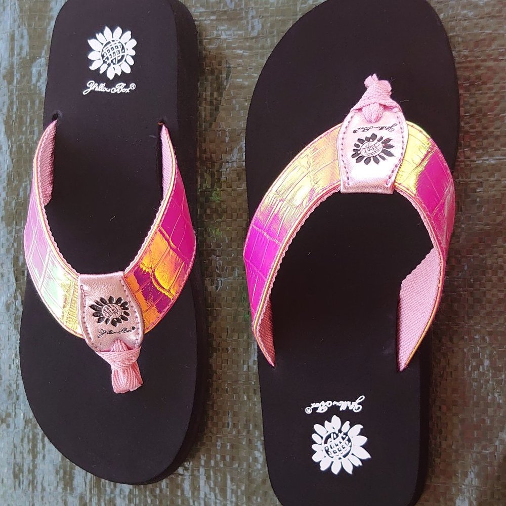 NWT Yellow Box Ananas II Pink Flops Size: 4Y